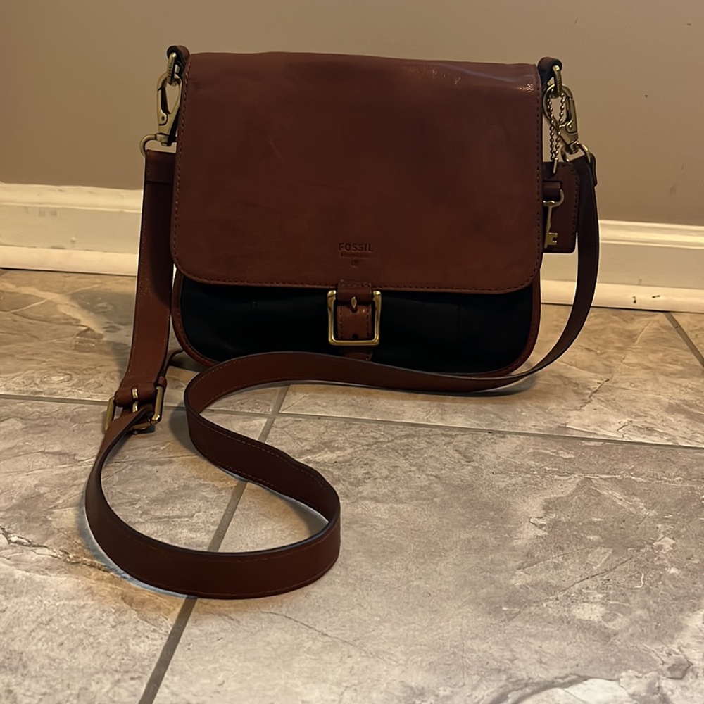Fossil leather bag crossbody or over shoulder
